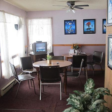 Hide Away Inn Dryden Exterior photo