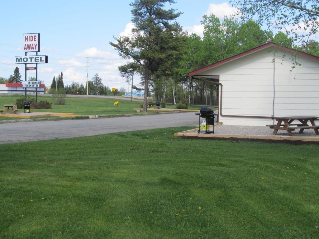 Hide Away Inn Dryden Exterior photo